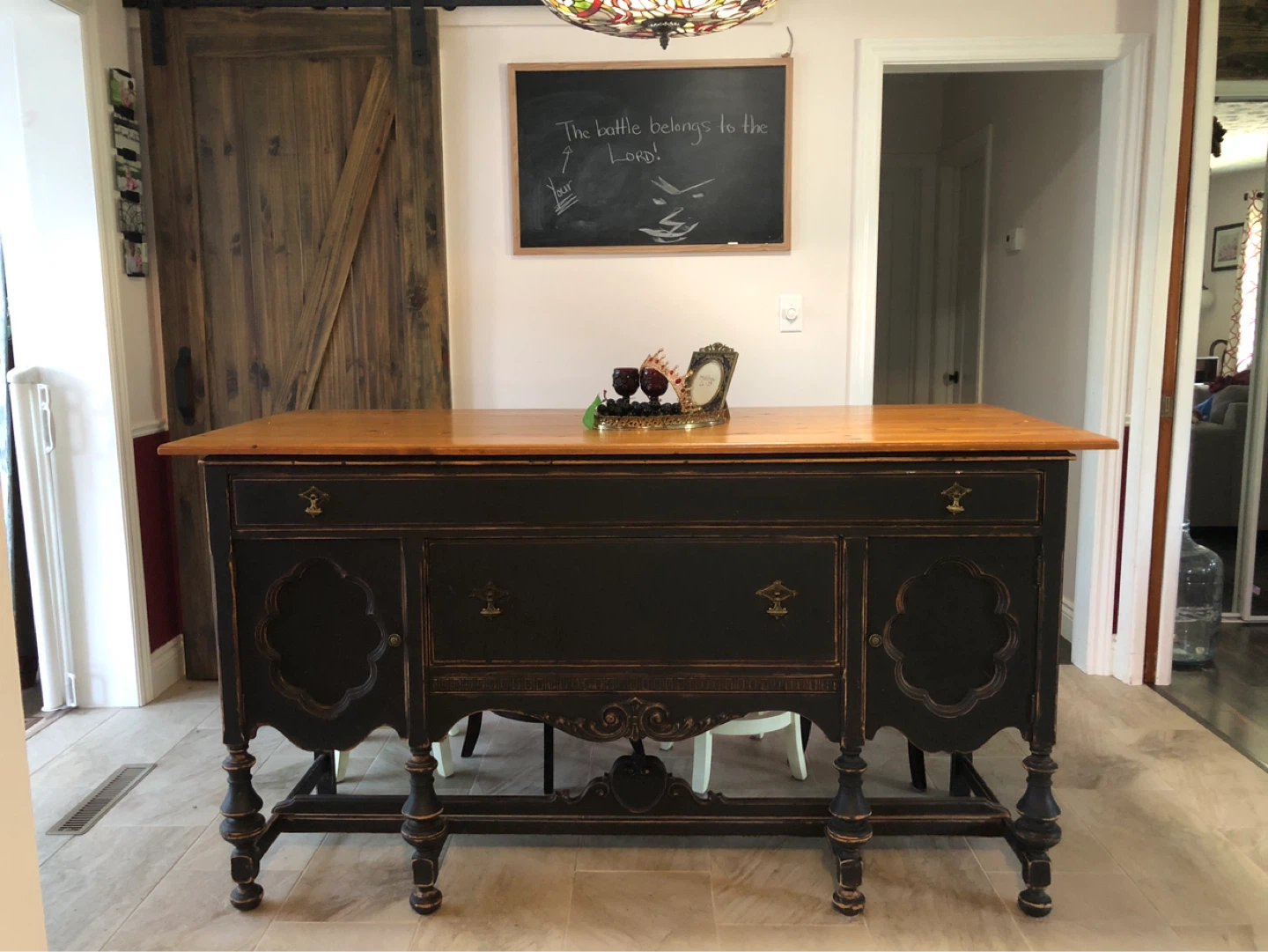 Kitchen table/island with stools