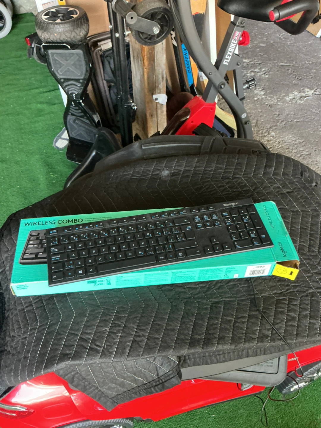 Logitech Wireless Keyboard - photo 3