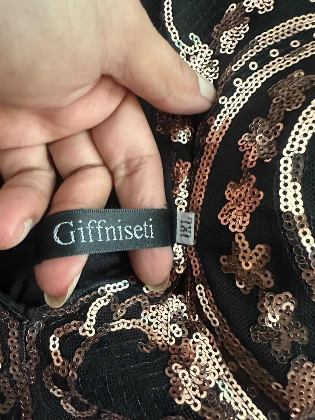 Giffniseti Black Long-Sleeve Maxi Dress with Rose-Gold Detail - photo 5