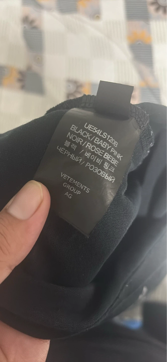 VETEMENTS Black Graphic T-Shirt - photo 4