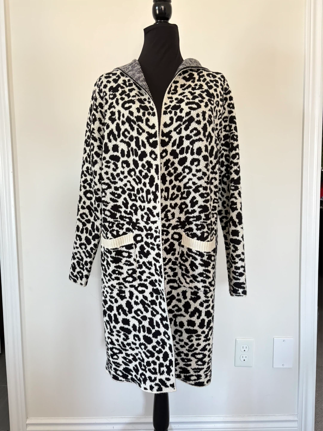 M - Like NEW! Knit Leopard Print Cardigan with Hood & pockets