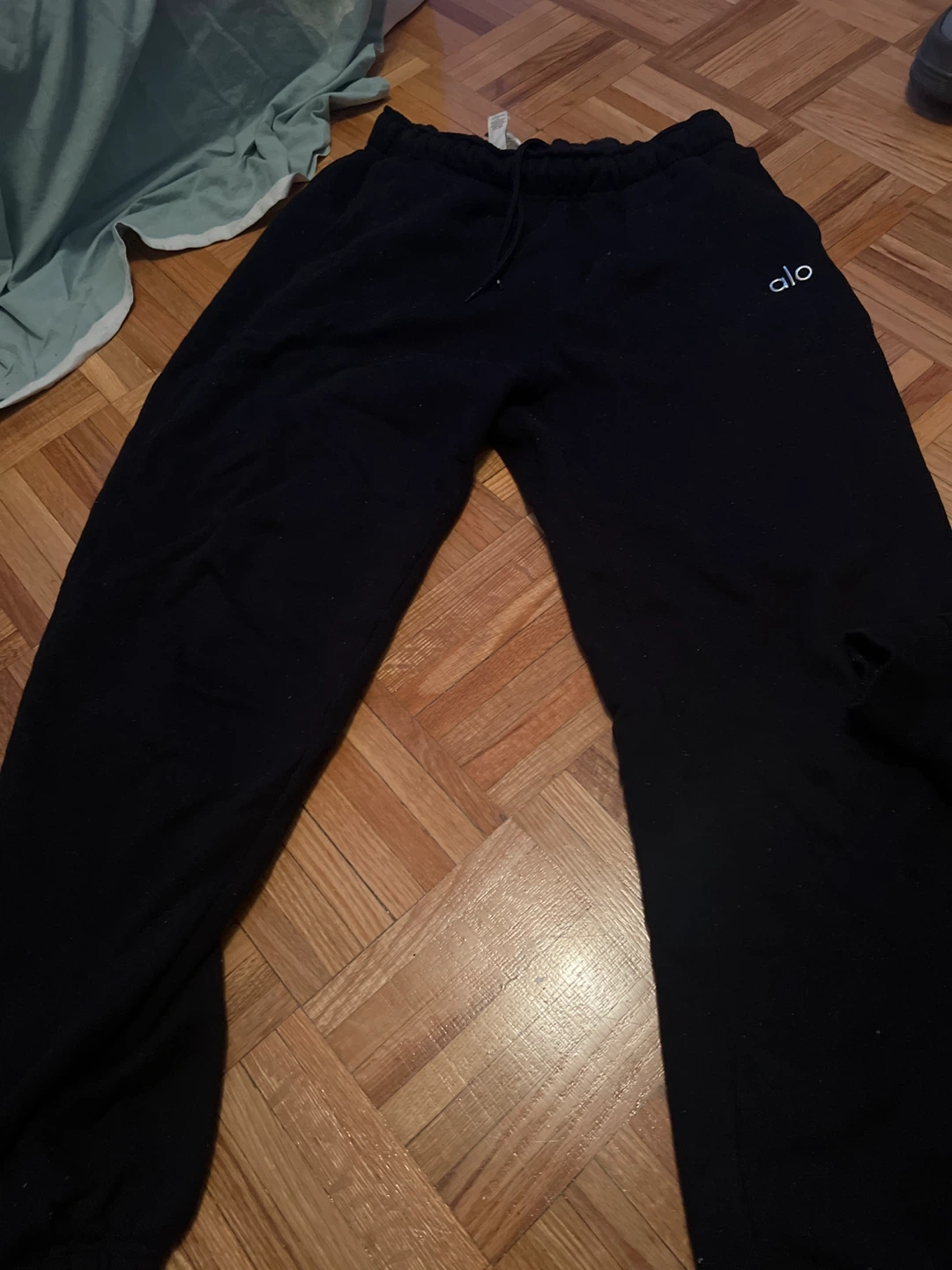 Alo Black Hoodie and Sweatpants Set - photo 2