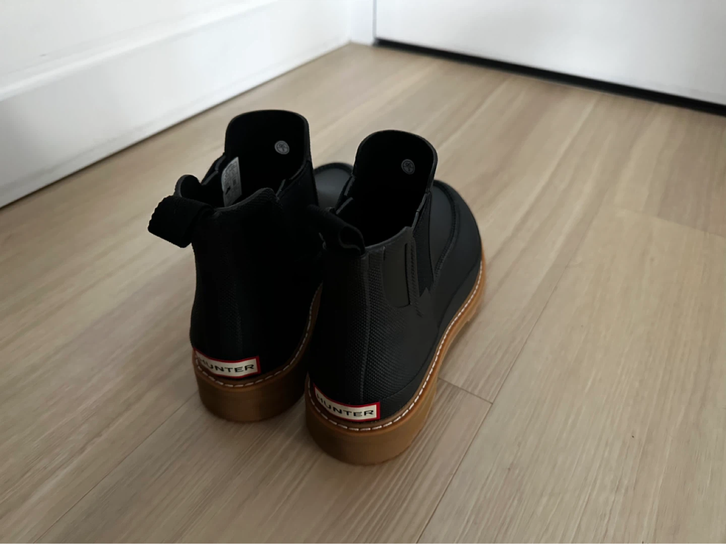 Hunter Black Chelsea Boots us8 - photo 2