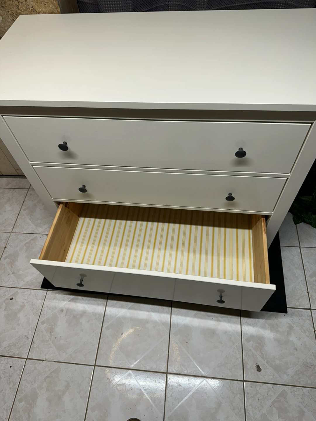 🏡 IKEA’s White 3‑Drawer Dresser — Modern & Clean - photo 4