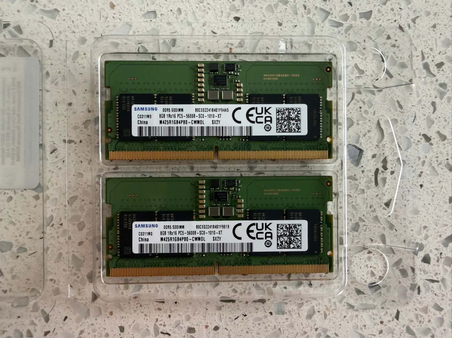 16gb-Samsung 2x 8GB DDR5 SODIMM PC5-5600B-SCO-1010-XT RAM