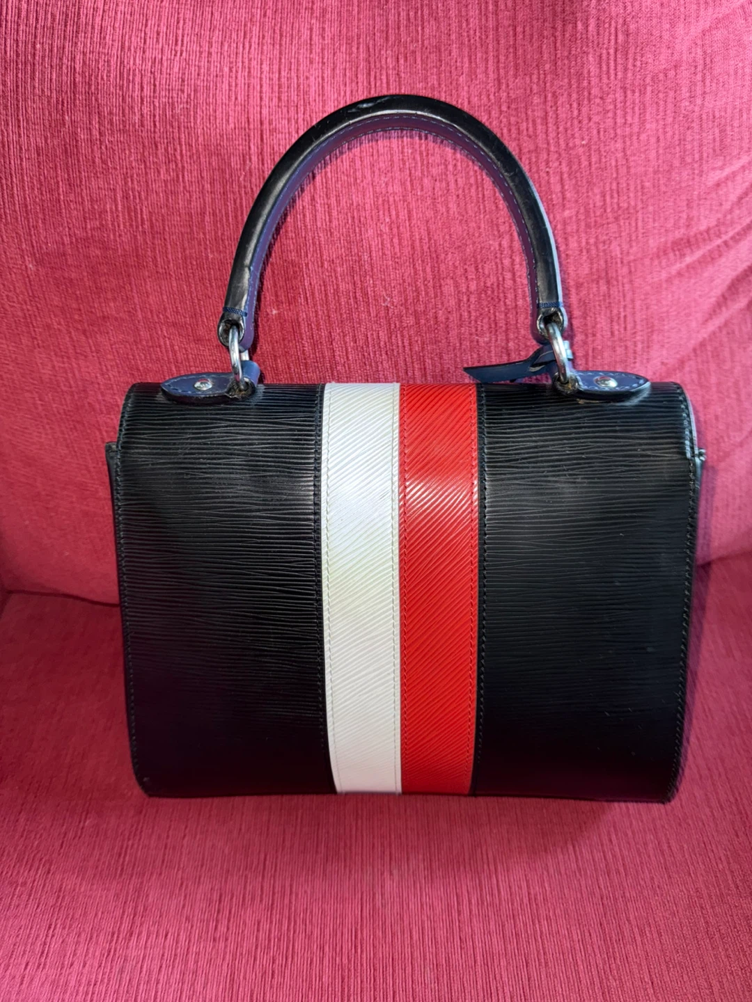 Louis Vuitton Cluny MM Bag - photo 2