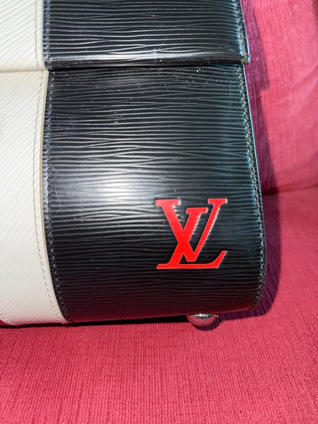 Louis Vuitton Cluny MM Bag - photo 3
