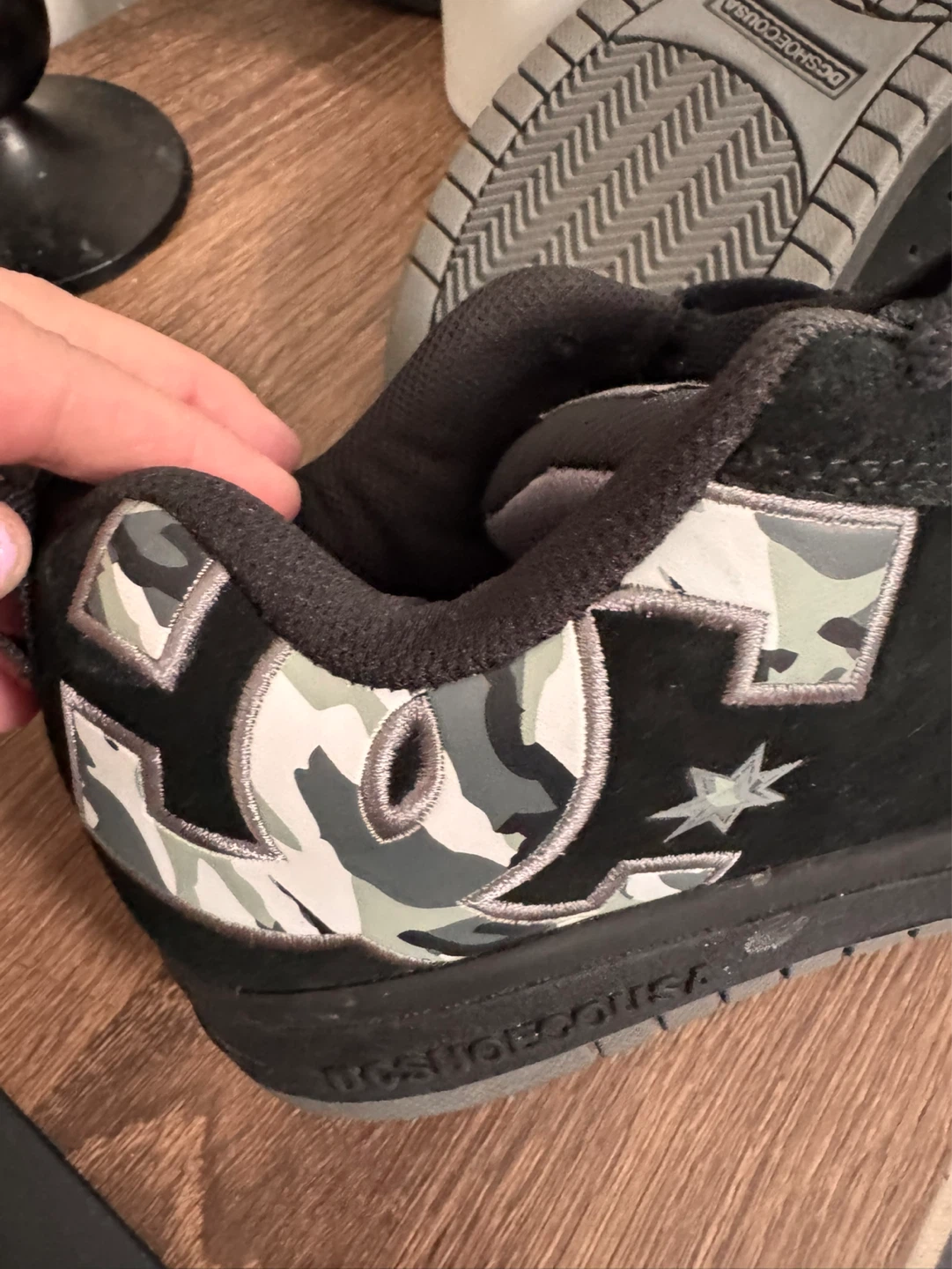 BRAND NEW DC Shoes Youth Size 5Y Black Camo Sneakers - photo 3