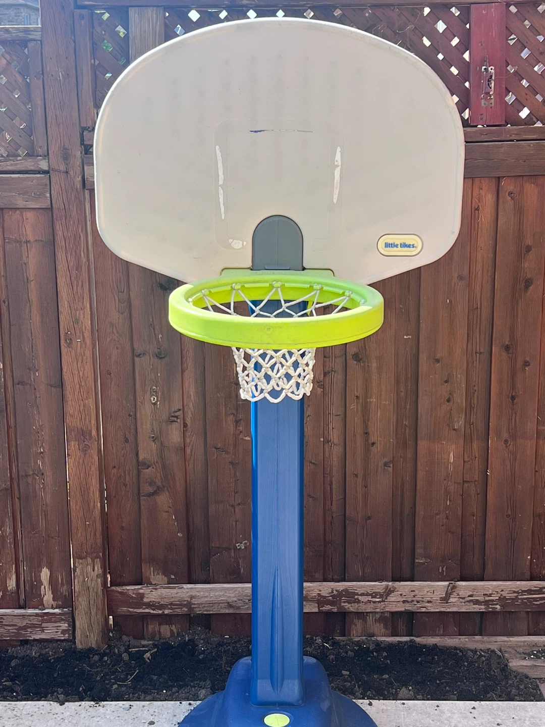 Little Tikes Adjustable Basketball Hoop