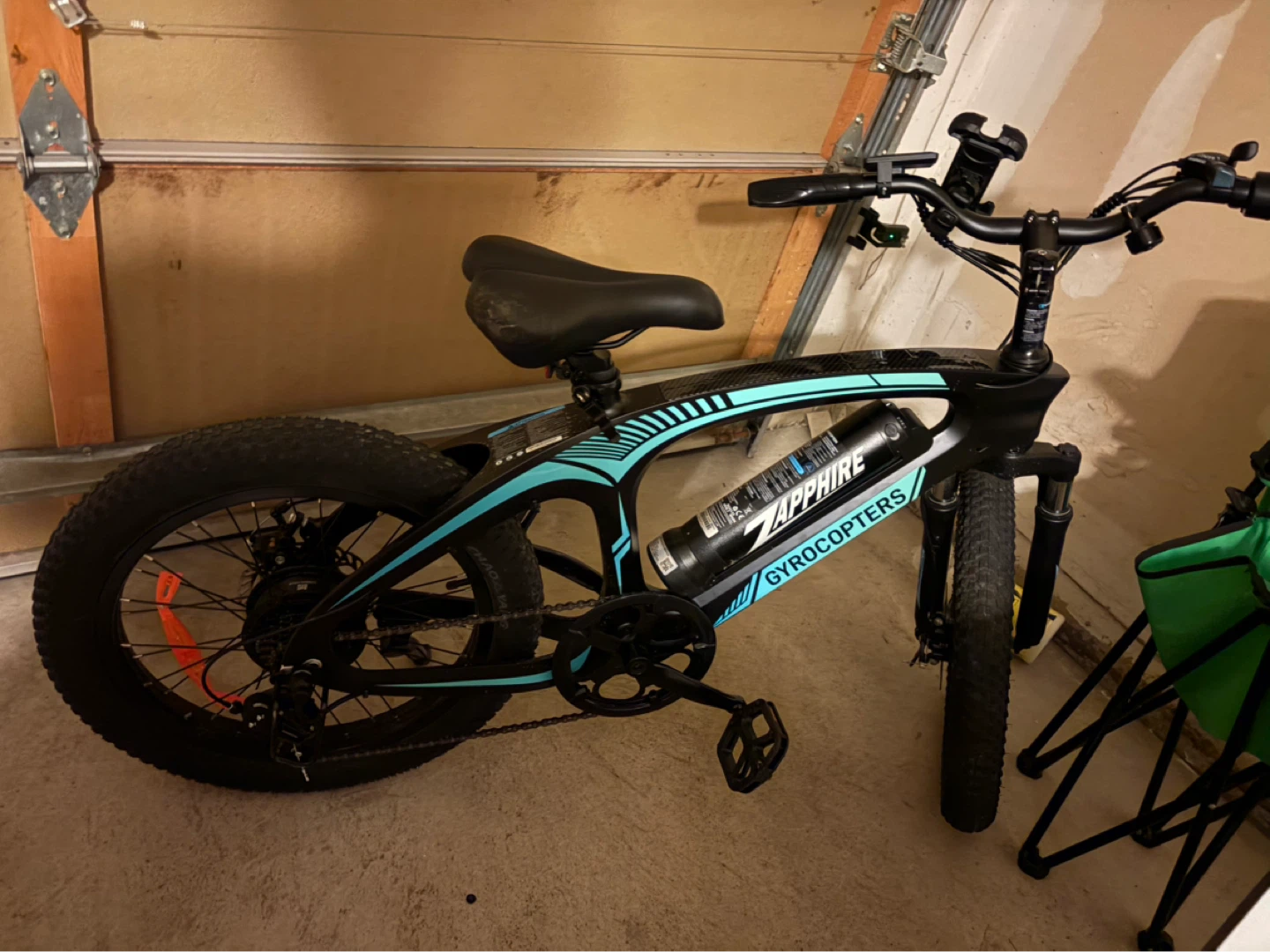 2 week old GYROCOPTERS SAPPHIRE Fat Tire Electric Bike