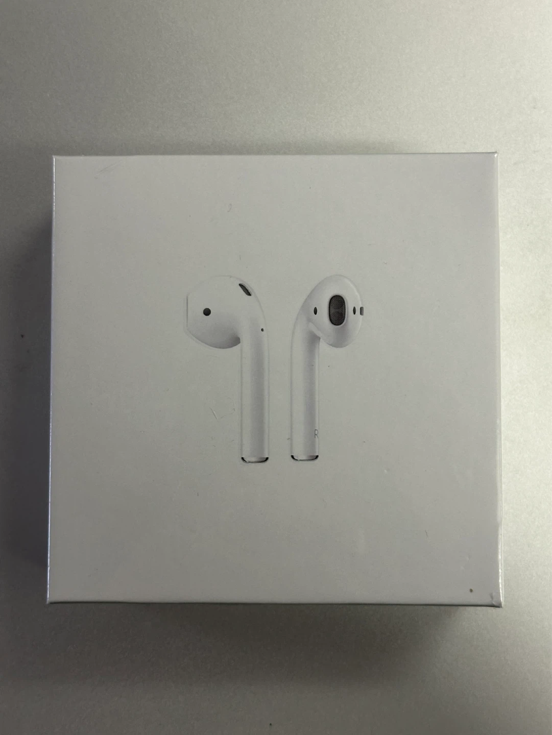 Apple AirPods with Wireless Charging Case (2nd Gen)