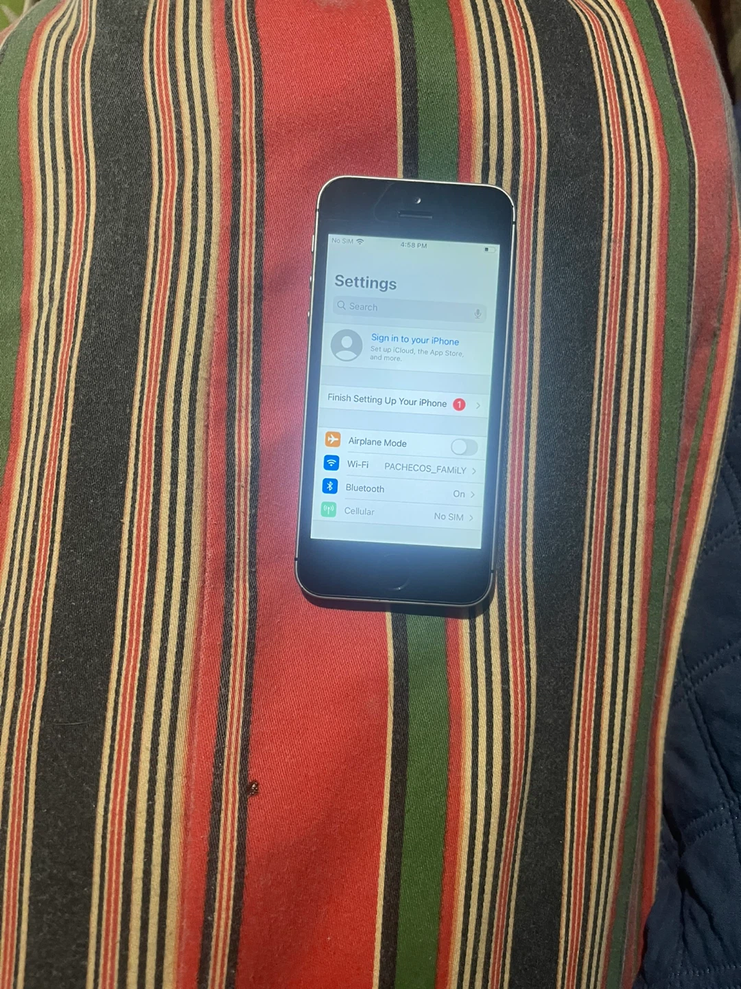 Apple iPhone 5se 32gb Gray Unlocked - photo 4