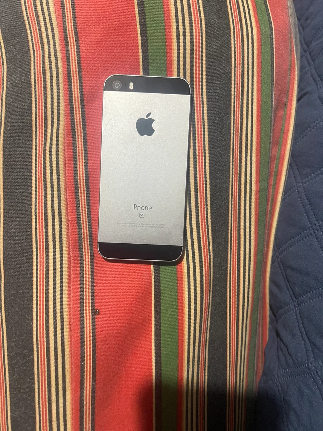 Apple iPhone 5se 32gb Gray Unlocked