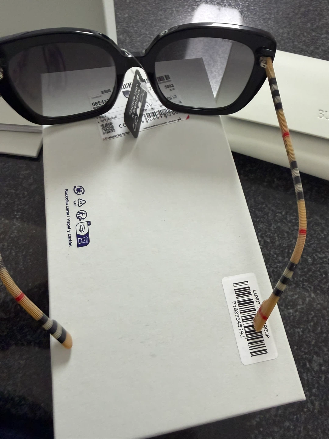 Burberry Caroll Black Sunglasses - photo 5