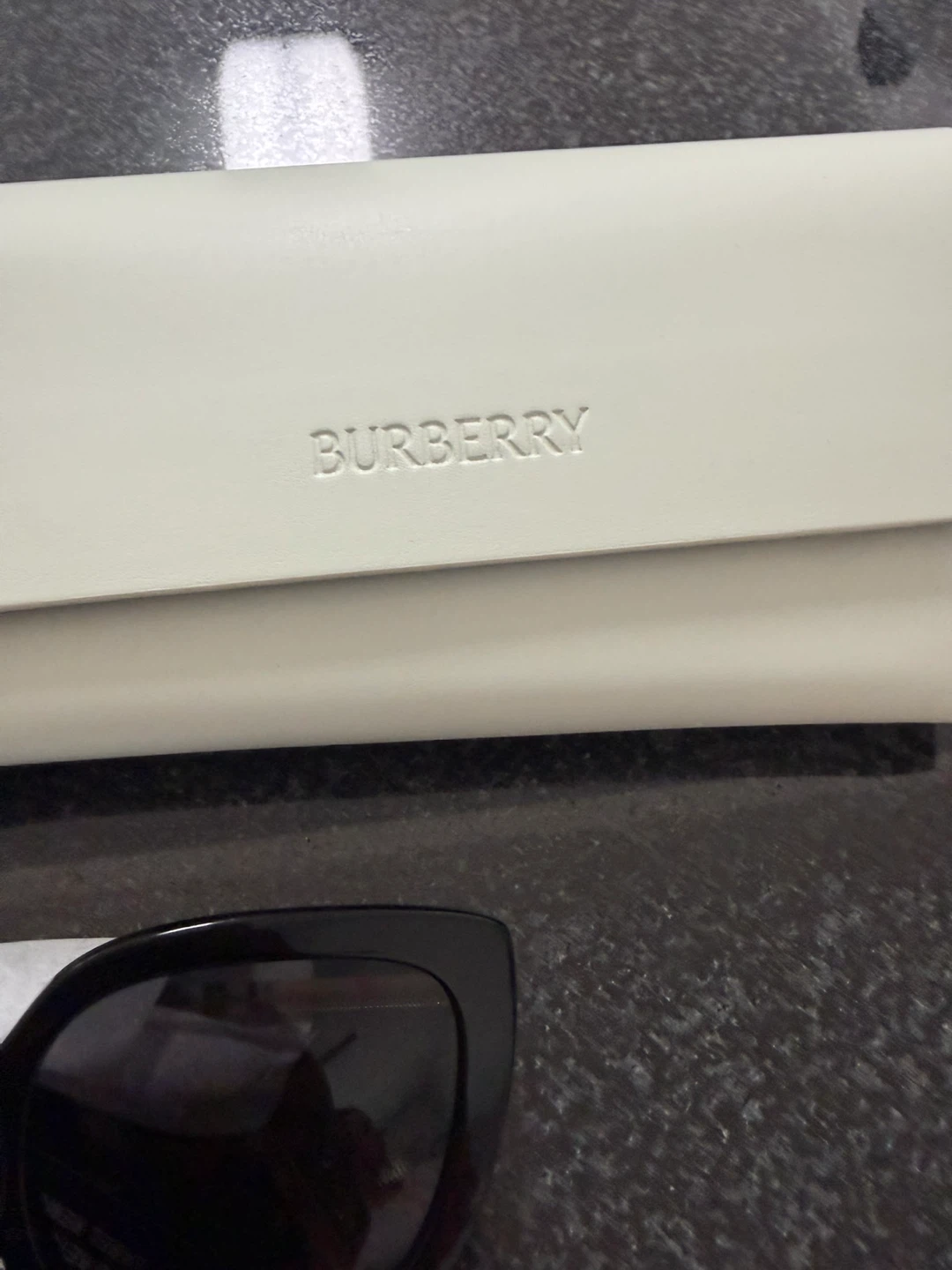 Burberry Caroll Black Sunglasses - photo 2