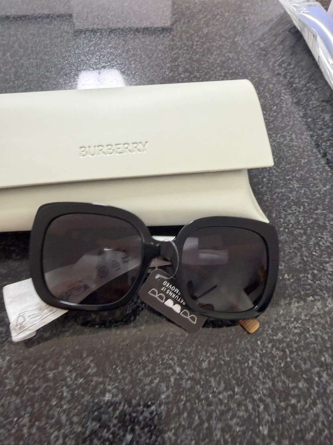 Burberry Caroll Black Sunglasses - photo 3