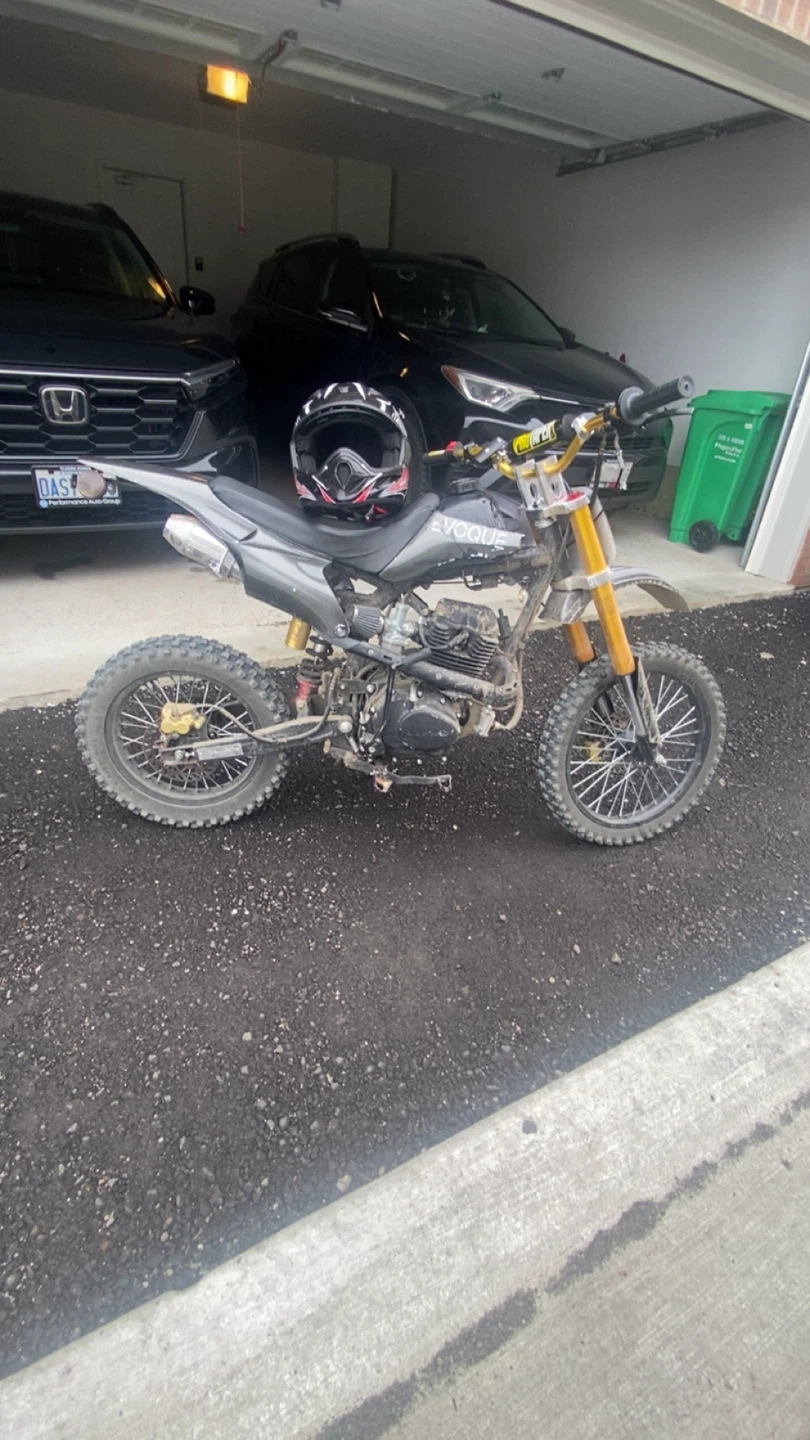 Evoque Dirt Bike with Helmet