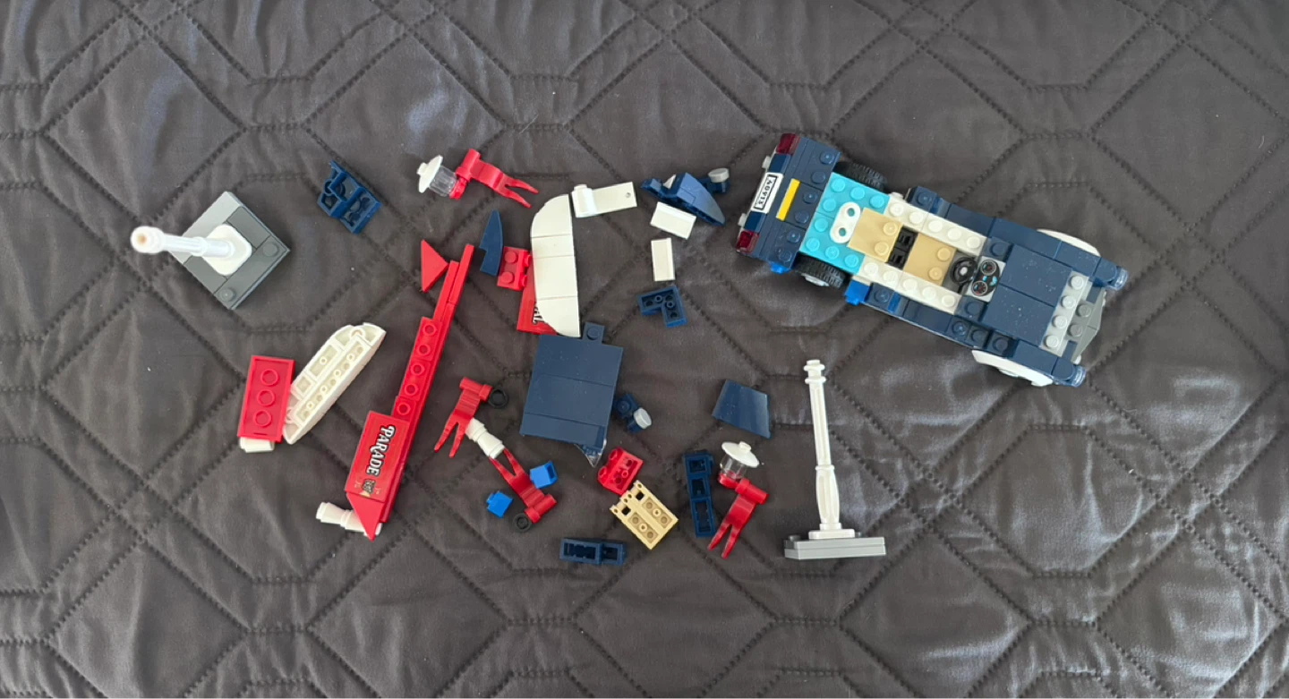 LEGO Icons Vintage Parade Car Building Set 40913 - photo 3