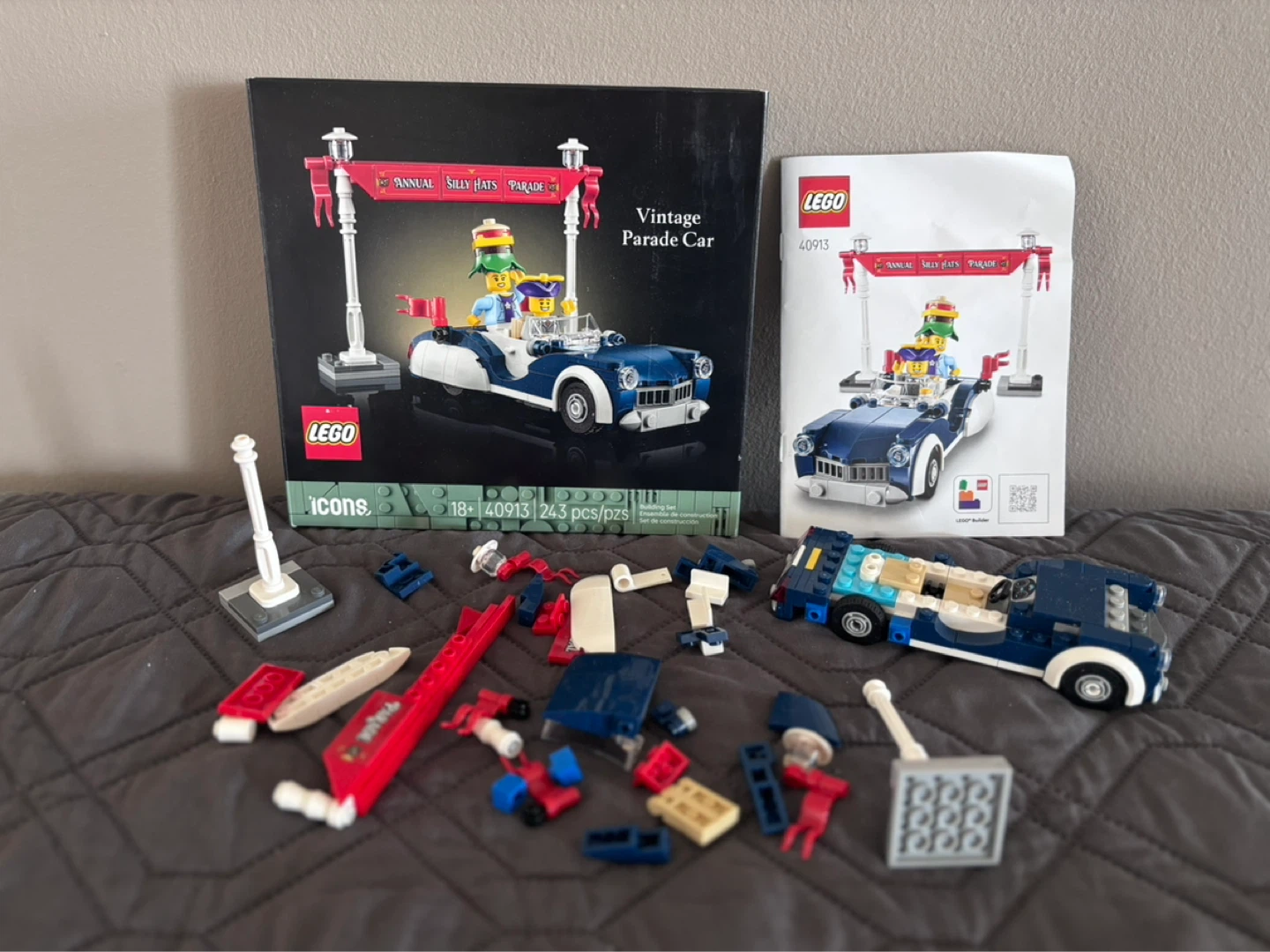 LEGO Icons Vintage Parade Car Building Set 40913 - photo 2