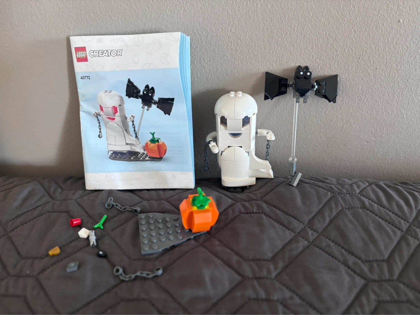 LEGO Creator 3-in-1 Spooky Ghost Building Set (40772) - photo 2