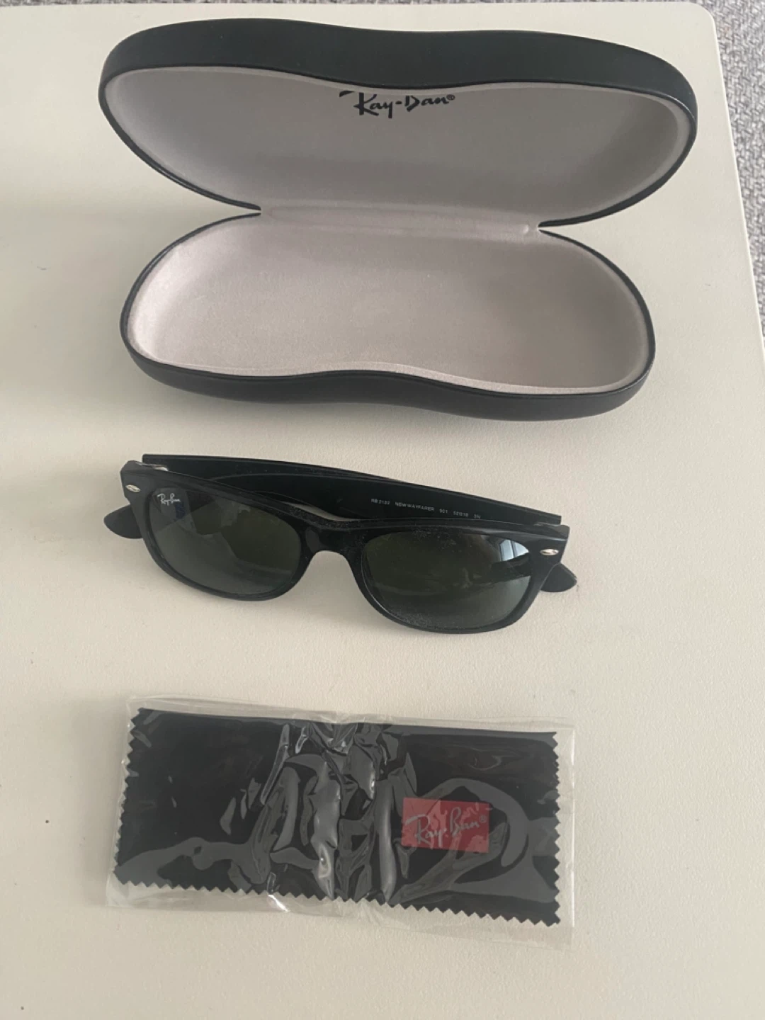 Ray-Ban Wayfarer Sunglasses with Case and Cloth
