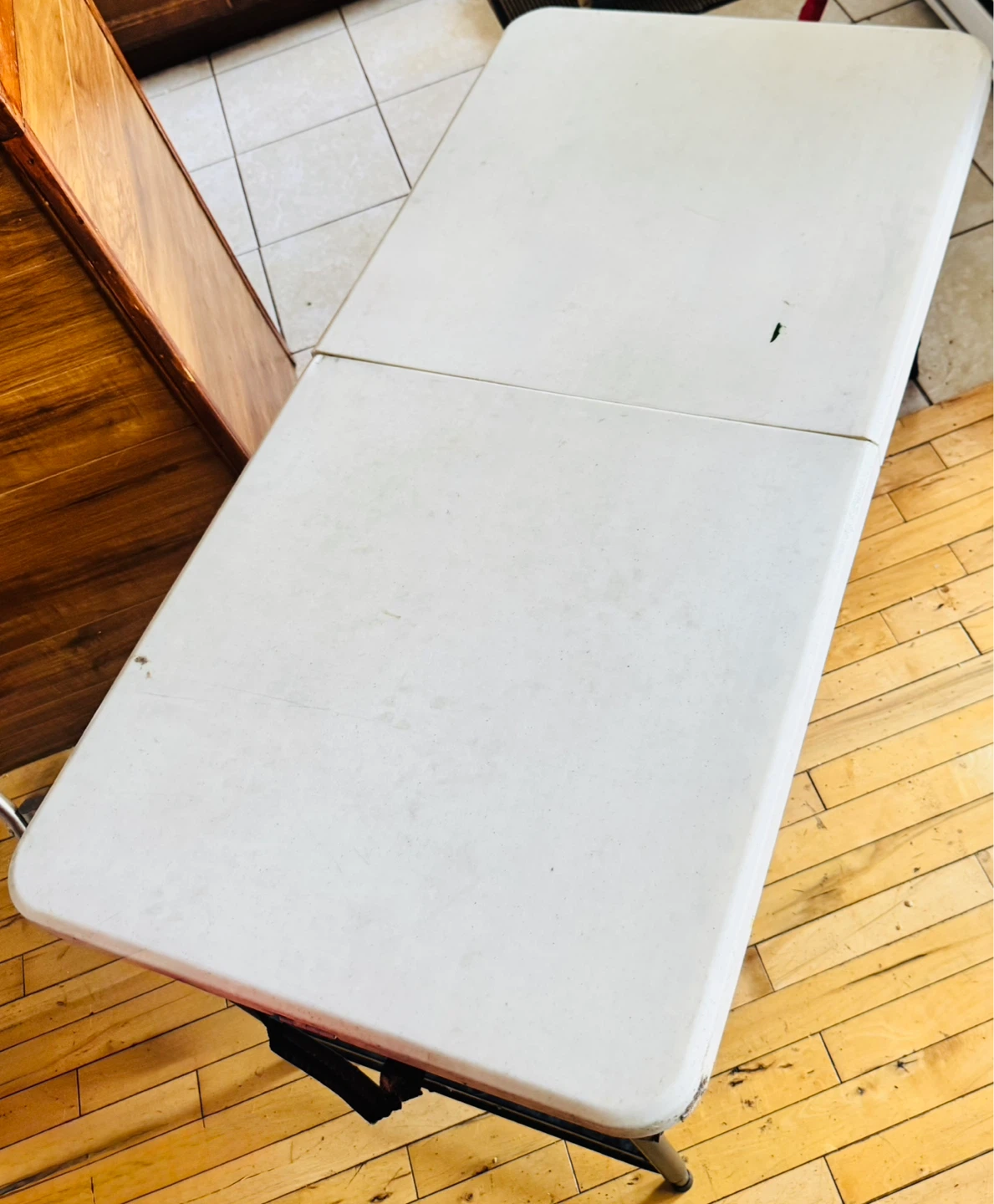Table pliante portative blanche