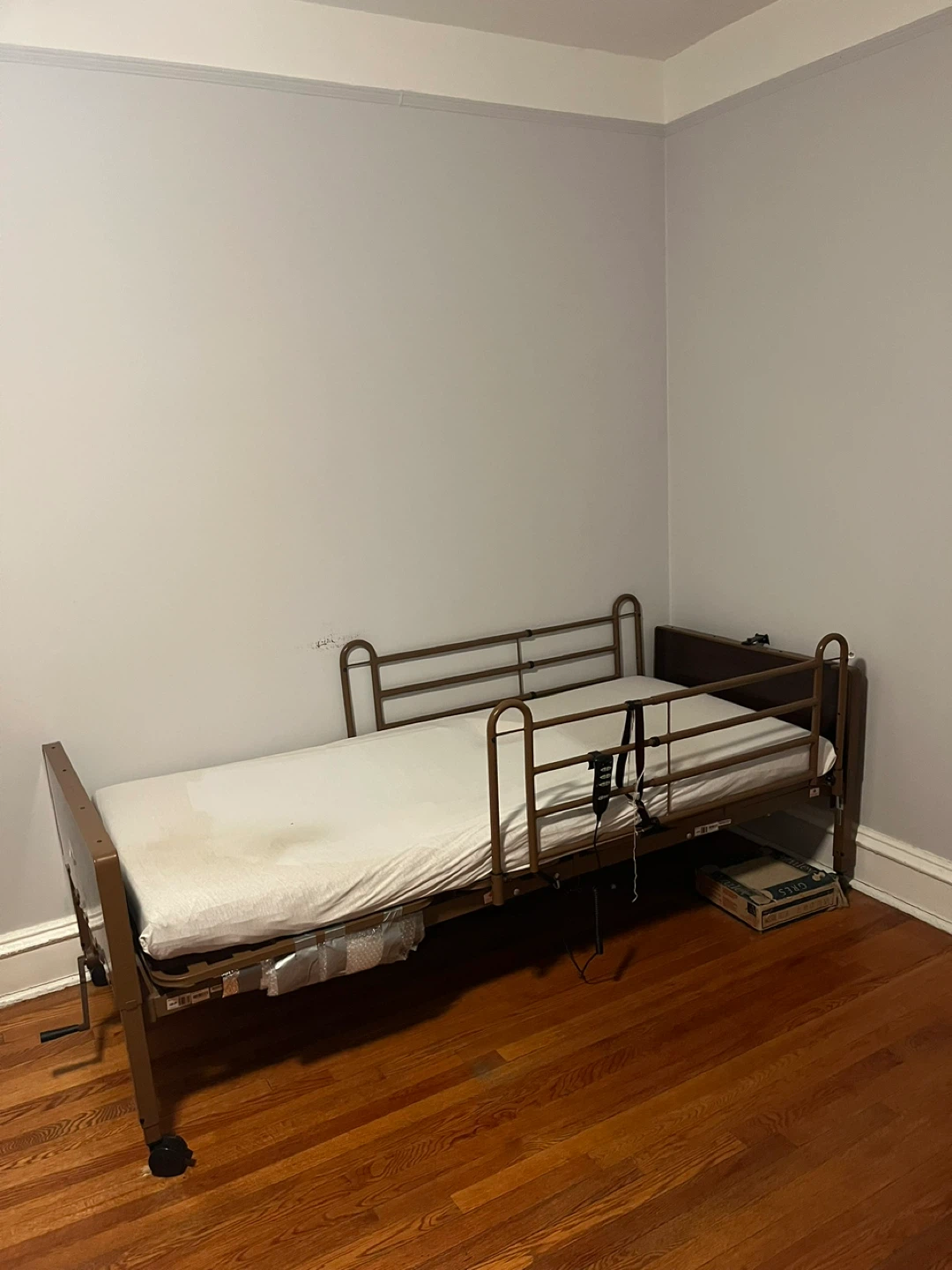 Adjustable Hospital Bed electric - photo 3