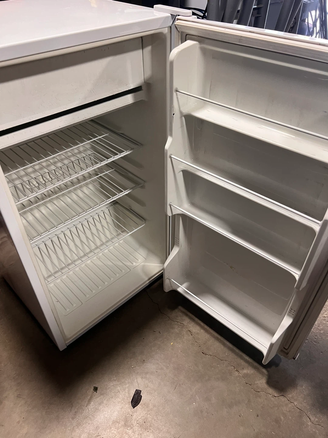 Sanyo Compact Refrigerator - photo 2