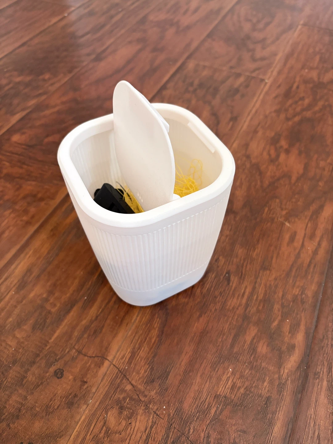 3d printed matte Desktop Trash Can - photo 2