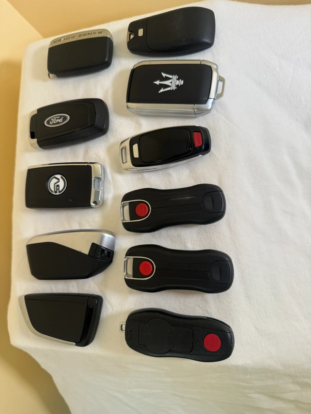 Car keys. For parts only. Assorted Luxury Car Key Fobs - photo 2