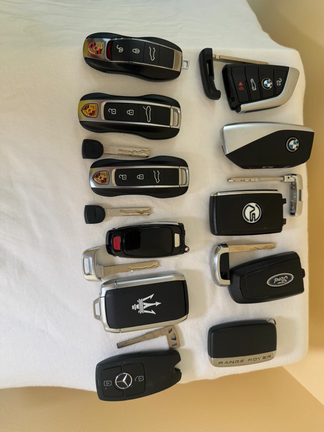 Car keys. For parts only. Assorted Luxury Car Key Fobs