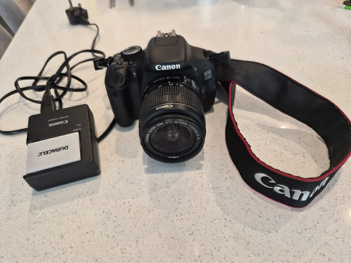 Canon EOS 600D DSLR Camera in Black with EF-S 18-55mm Lens