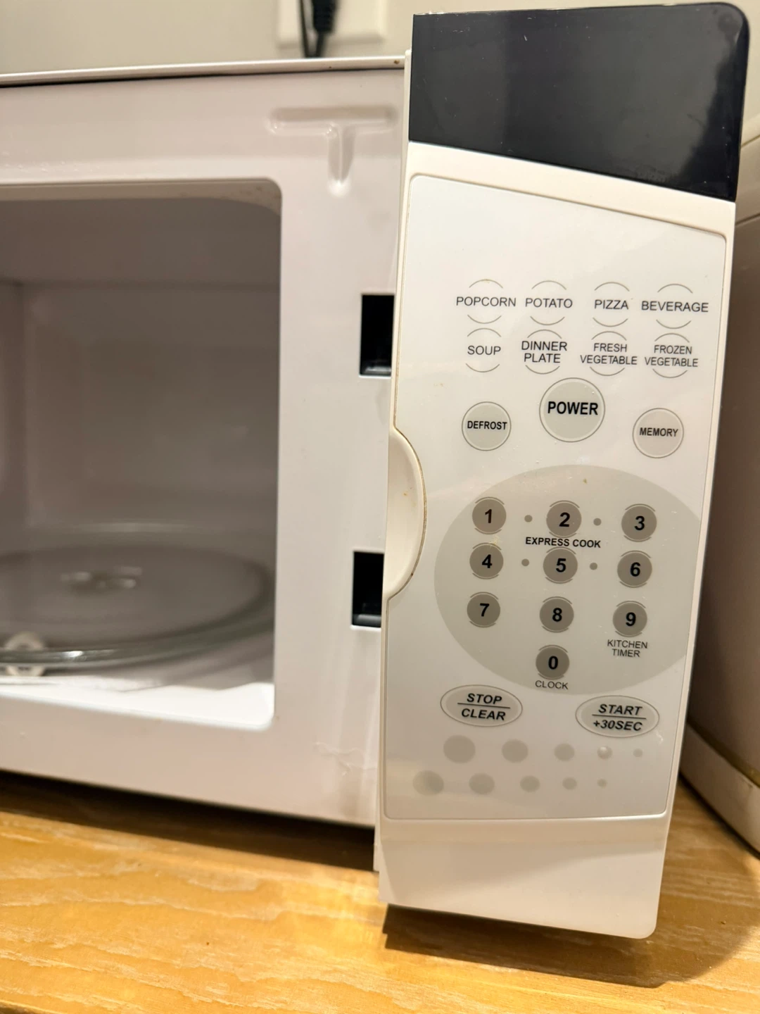 Microwave- Magic Chef - photo 4