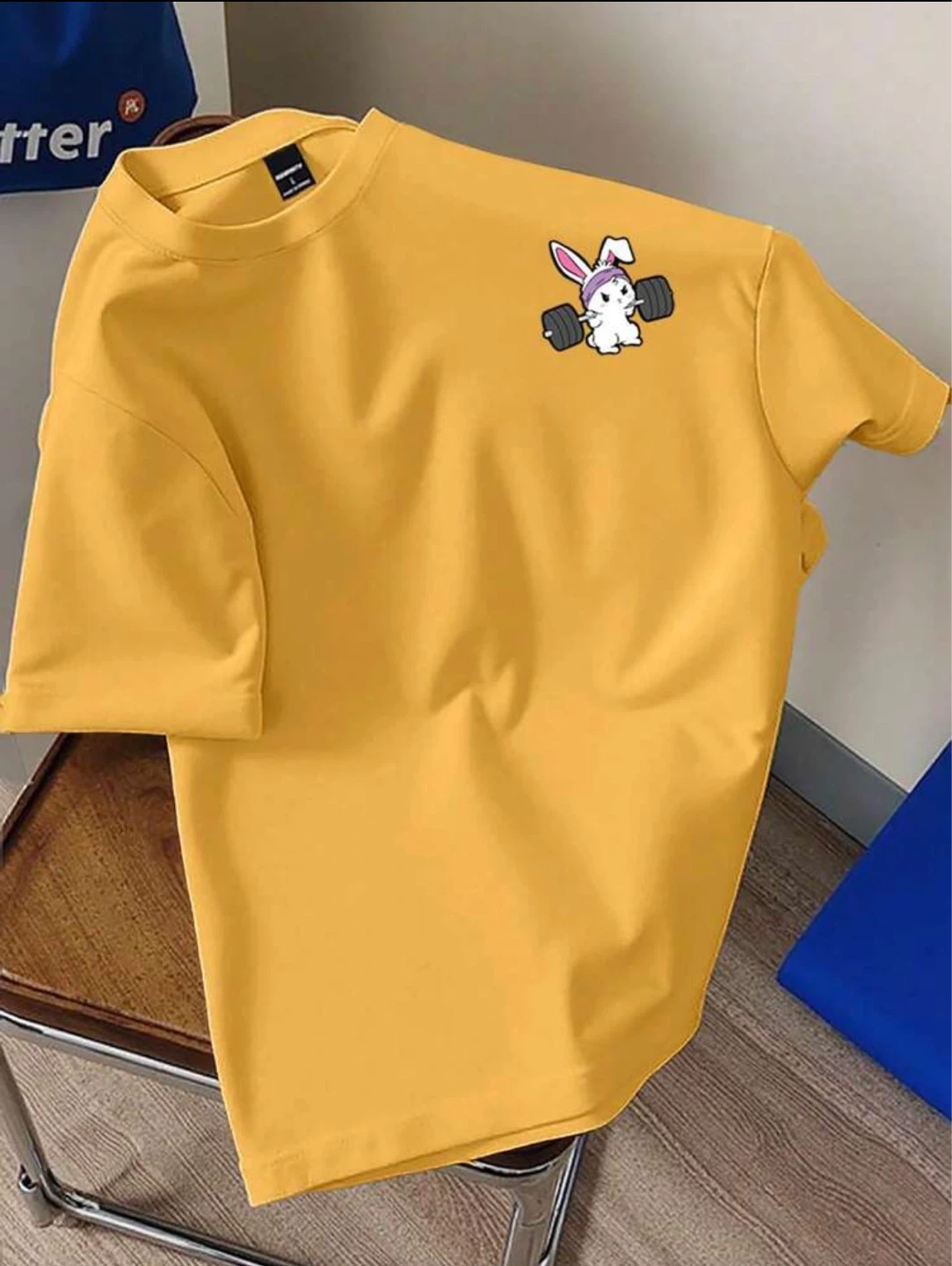 Bunny gym print t-shirt, size M