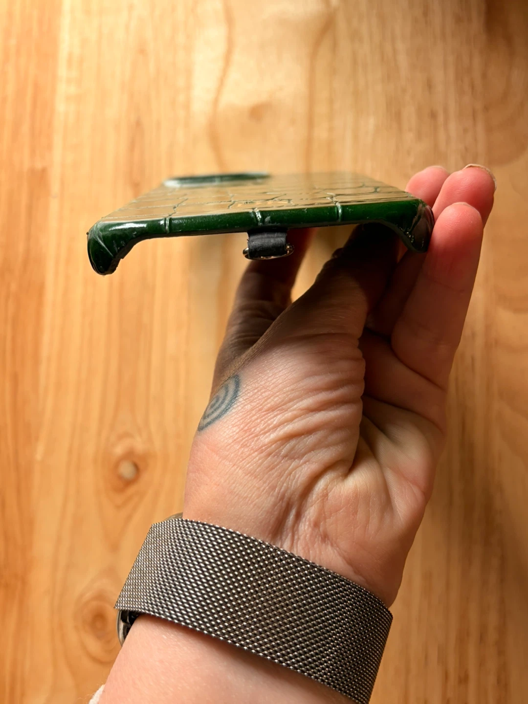 Green Crocodile Pattern Leather Case for iPhone 16 Pro Max - photo 5