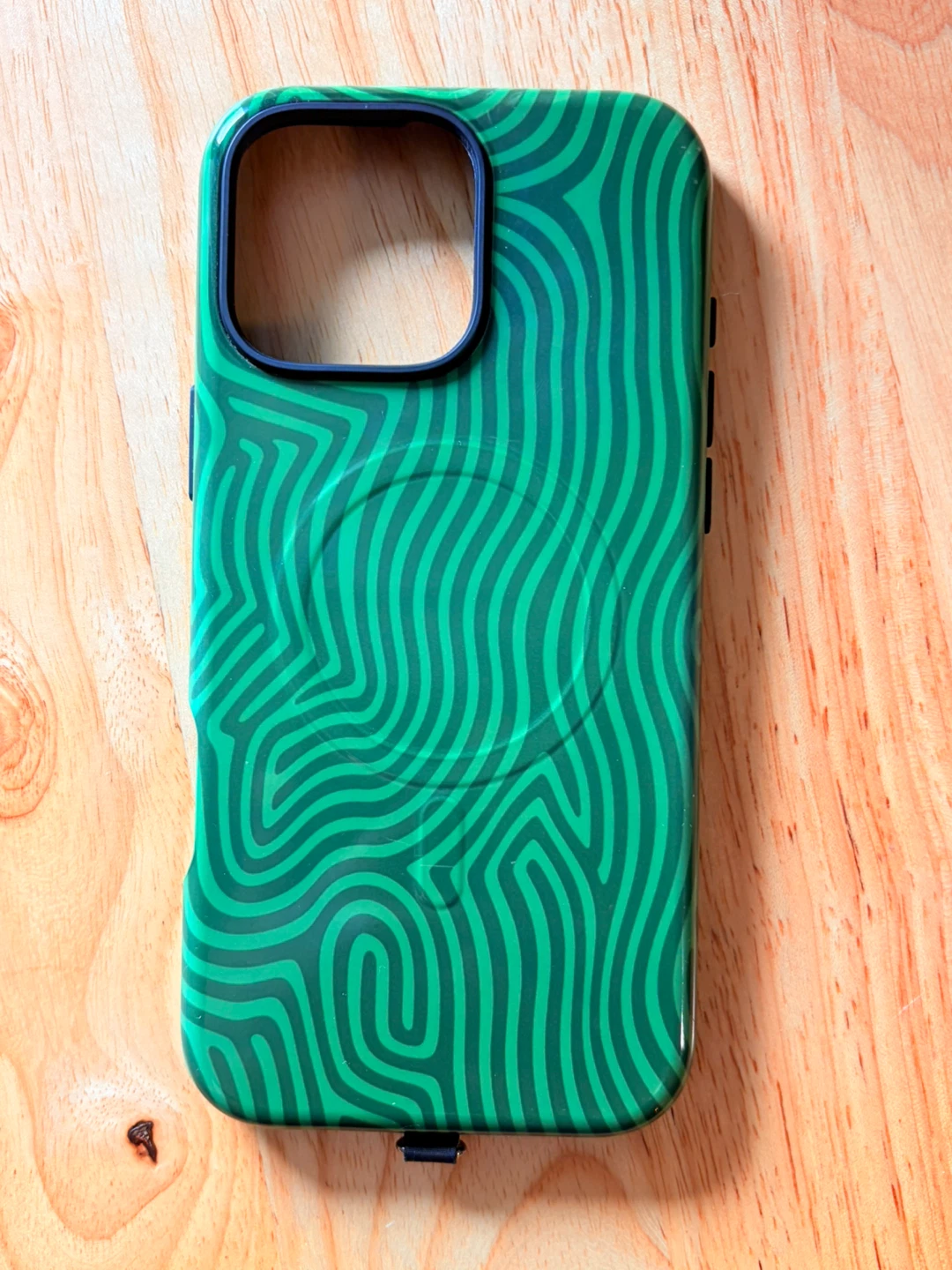 Green Wave Pattern iPhone Case 16 Pro Max