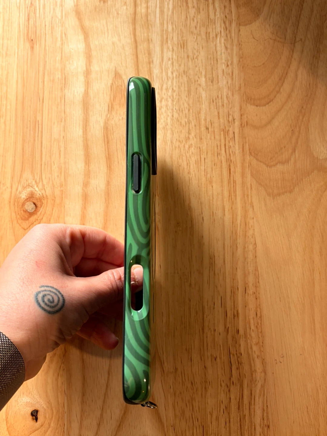 Green Wave Pattern iPhone Case 16 Pro Max - photo 4