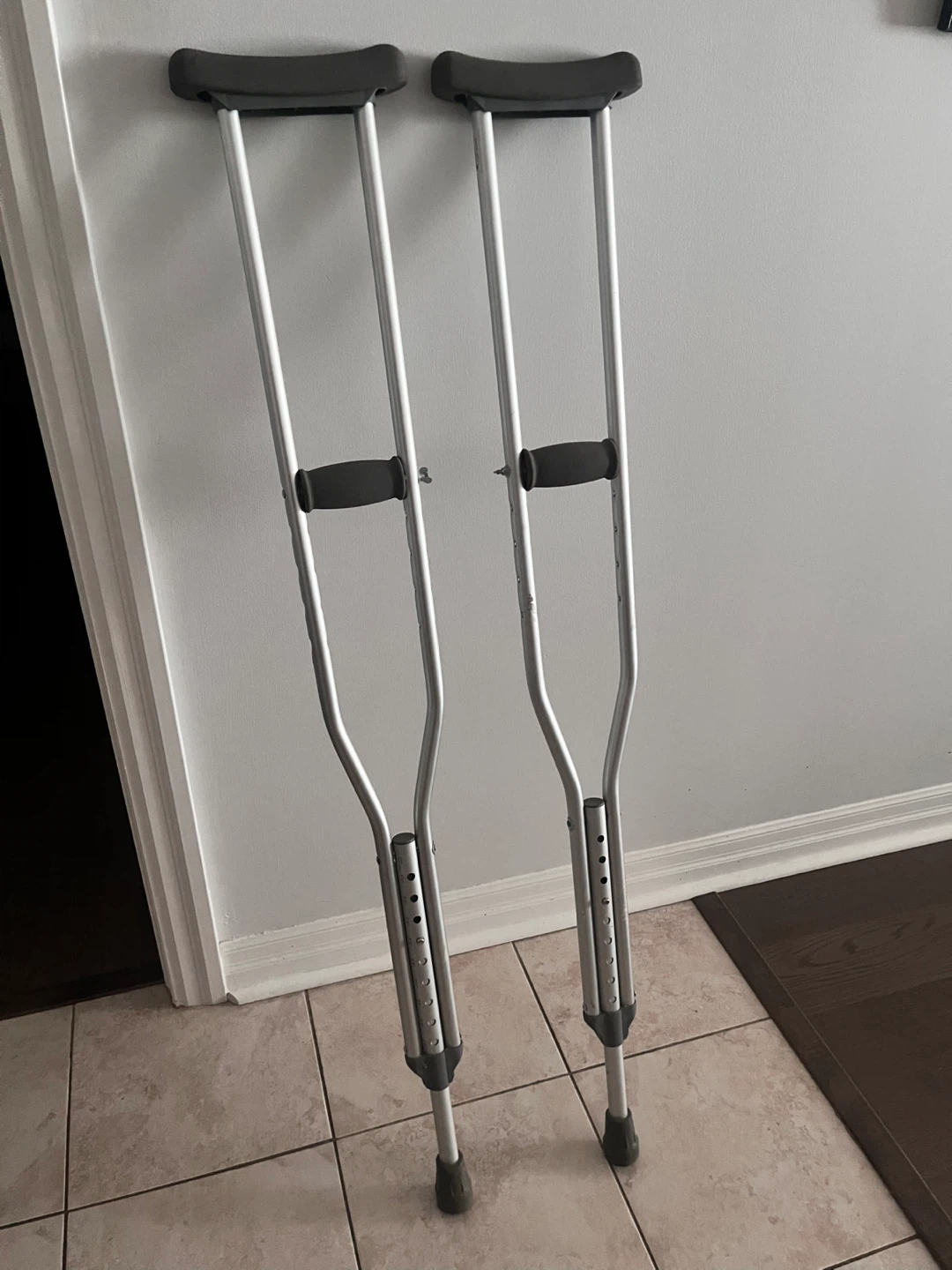 Aluminum crutches for Adult