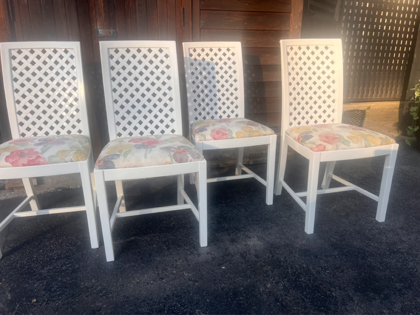 Set of 4 White Lattice Back Dining Chairs with Floral Cushions - photo 2