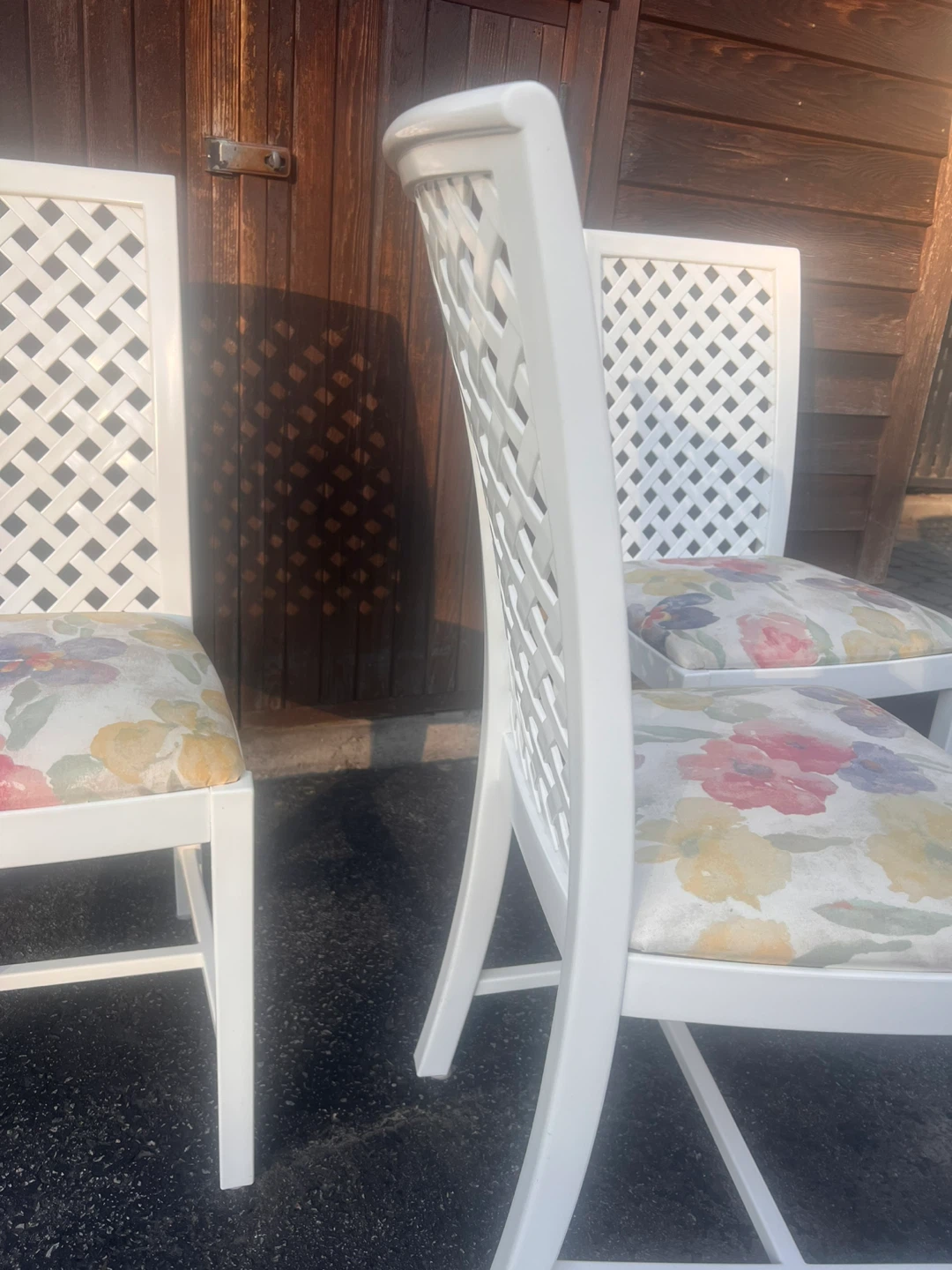 Set of 4 White Lattice Back Dining Chairs with Floral Cushions - photo 3