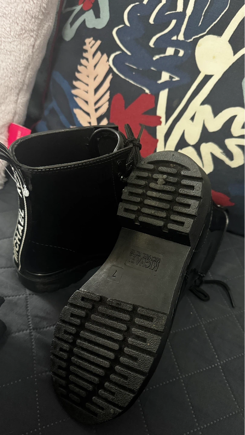 Michael Kors Black Patent Lace-Up Boots - Size 7 - photo 4