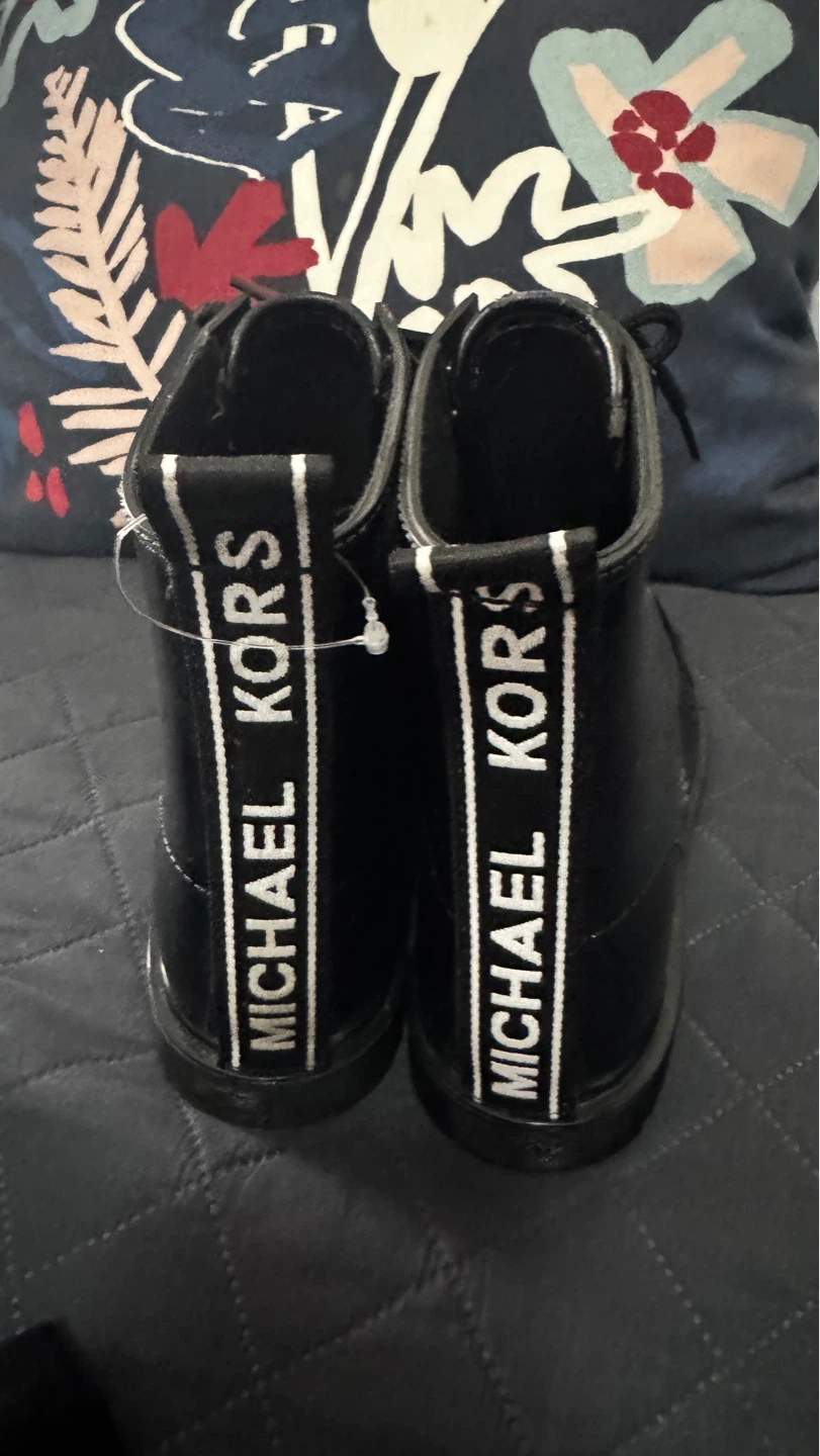 Michael Kors Black Patent Lace-Up Boots - Size 7 - photo 3