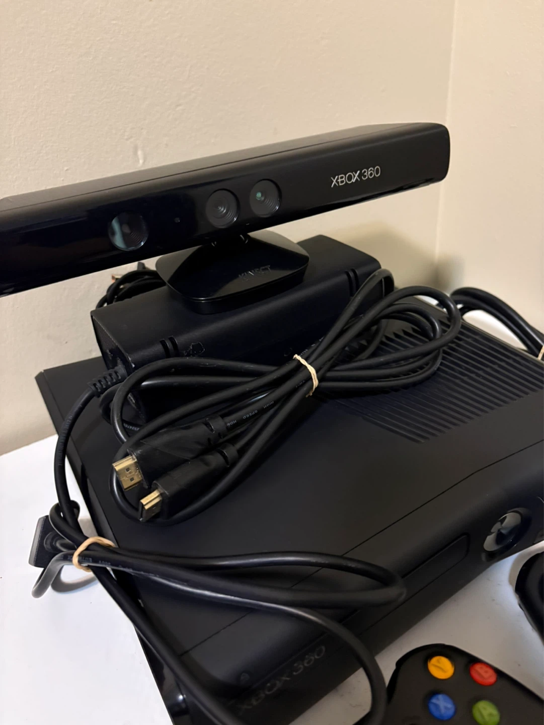 Xbox 360 Console Bundle with Kinect and Games - photo 2