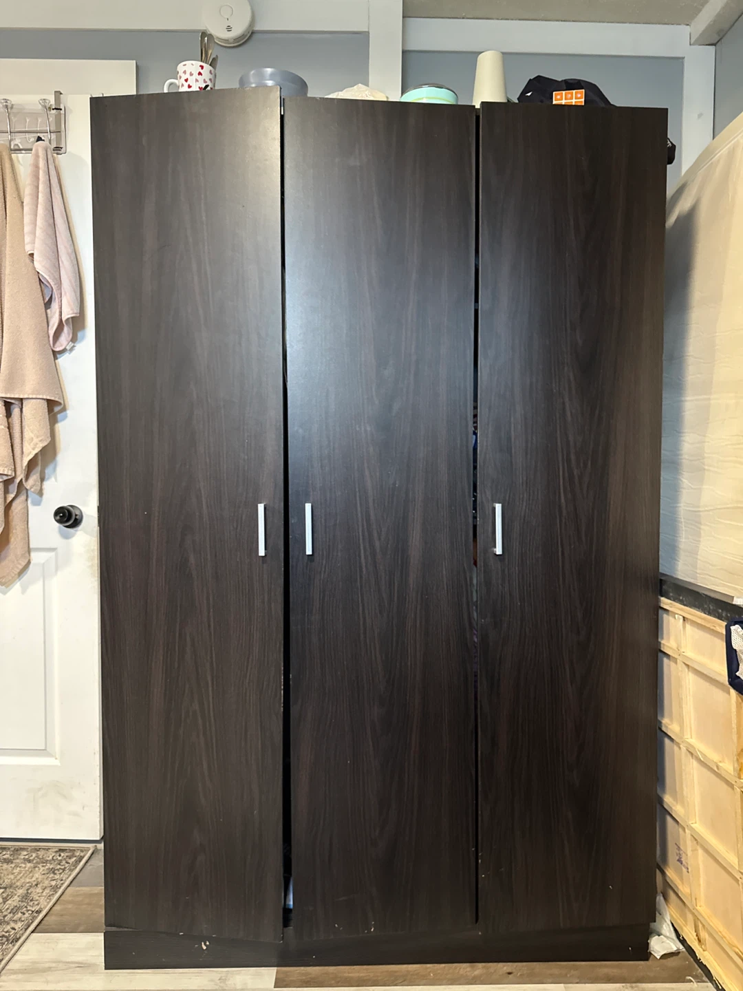 Dark Wood Triple Door Wardrobe - photo 2