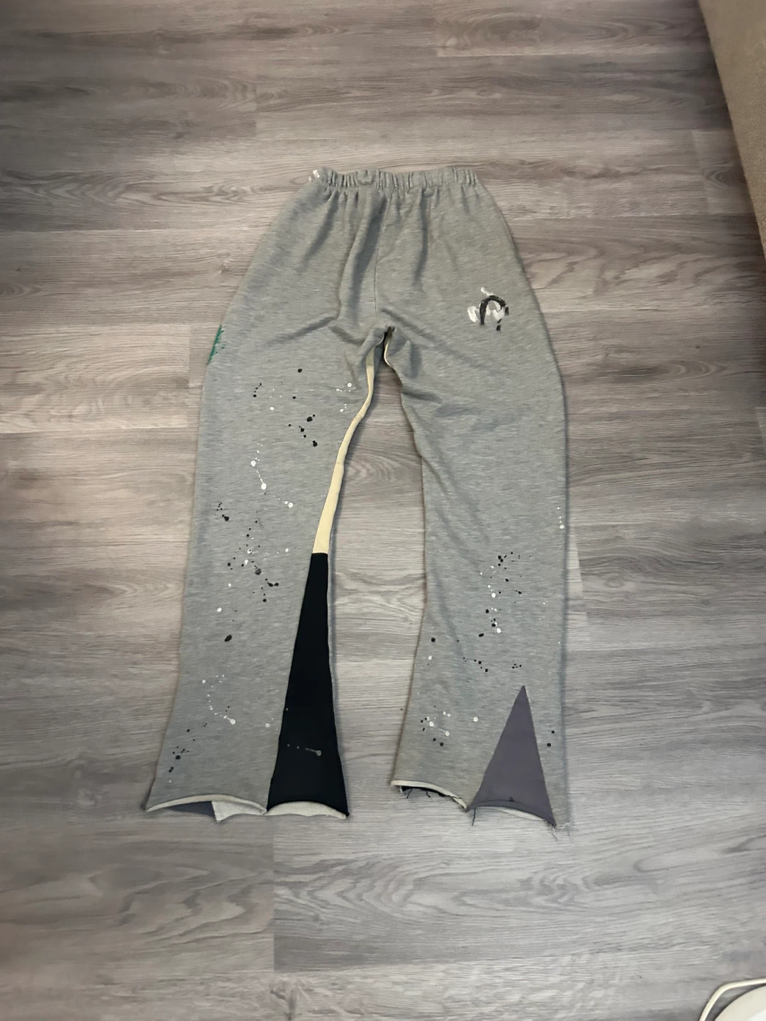 Grey gallery dept sweatpants (paint splatter) - photo 5