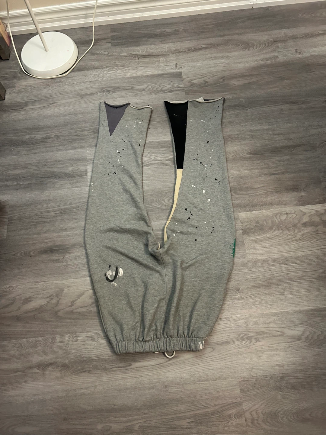 Grey gallery dept sweatpants (paint splatter) - photo 3