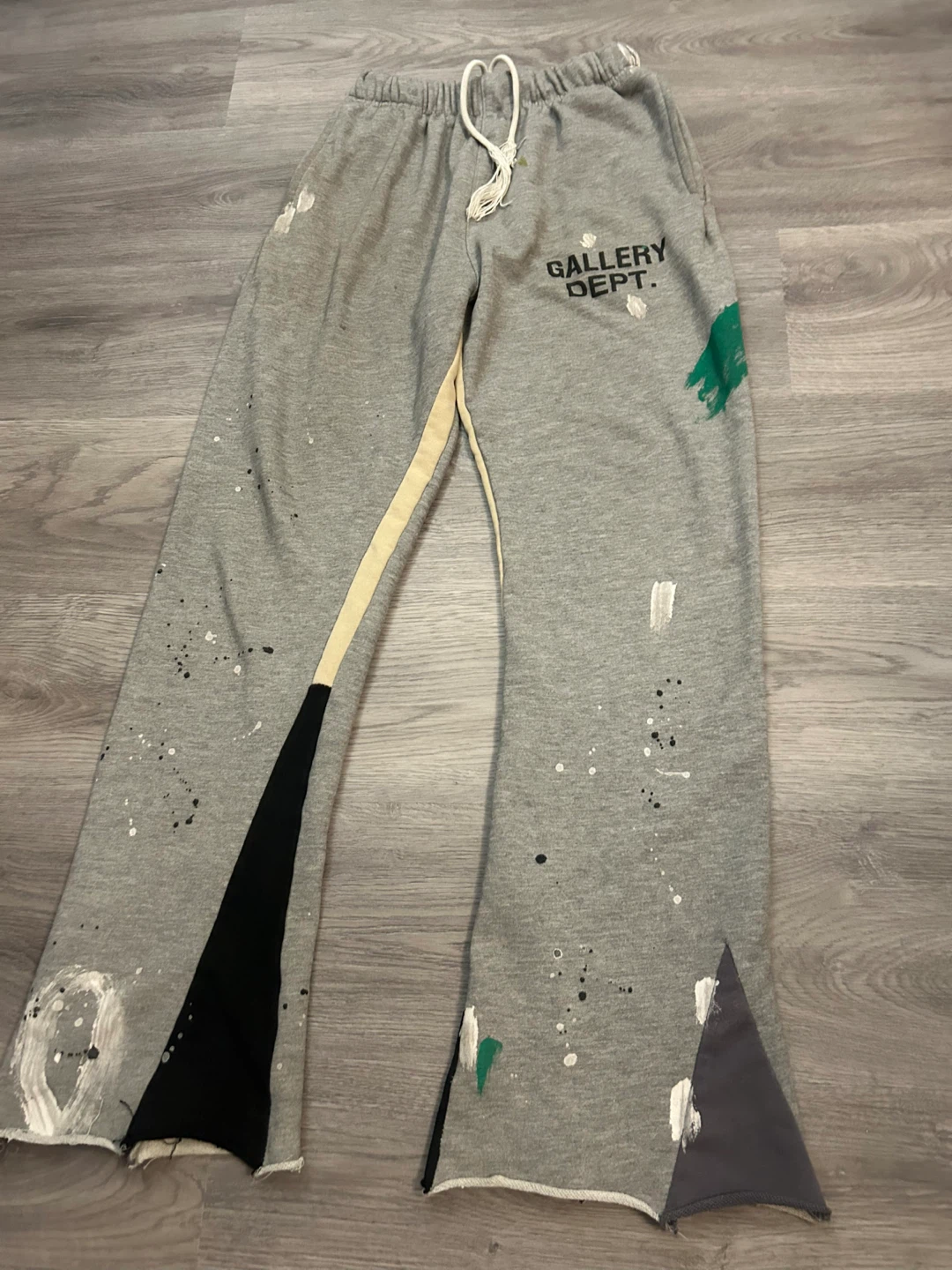 Grey gallery dept sweatpants (paint splatter) - photo 2