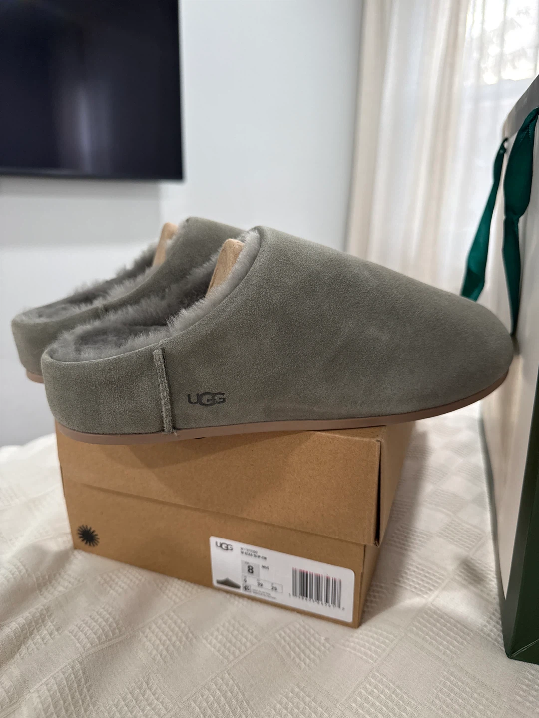 UGG Elea Slip-On Slipper Size W8