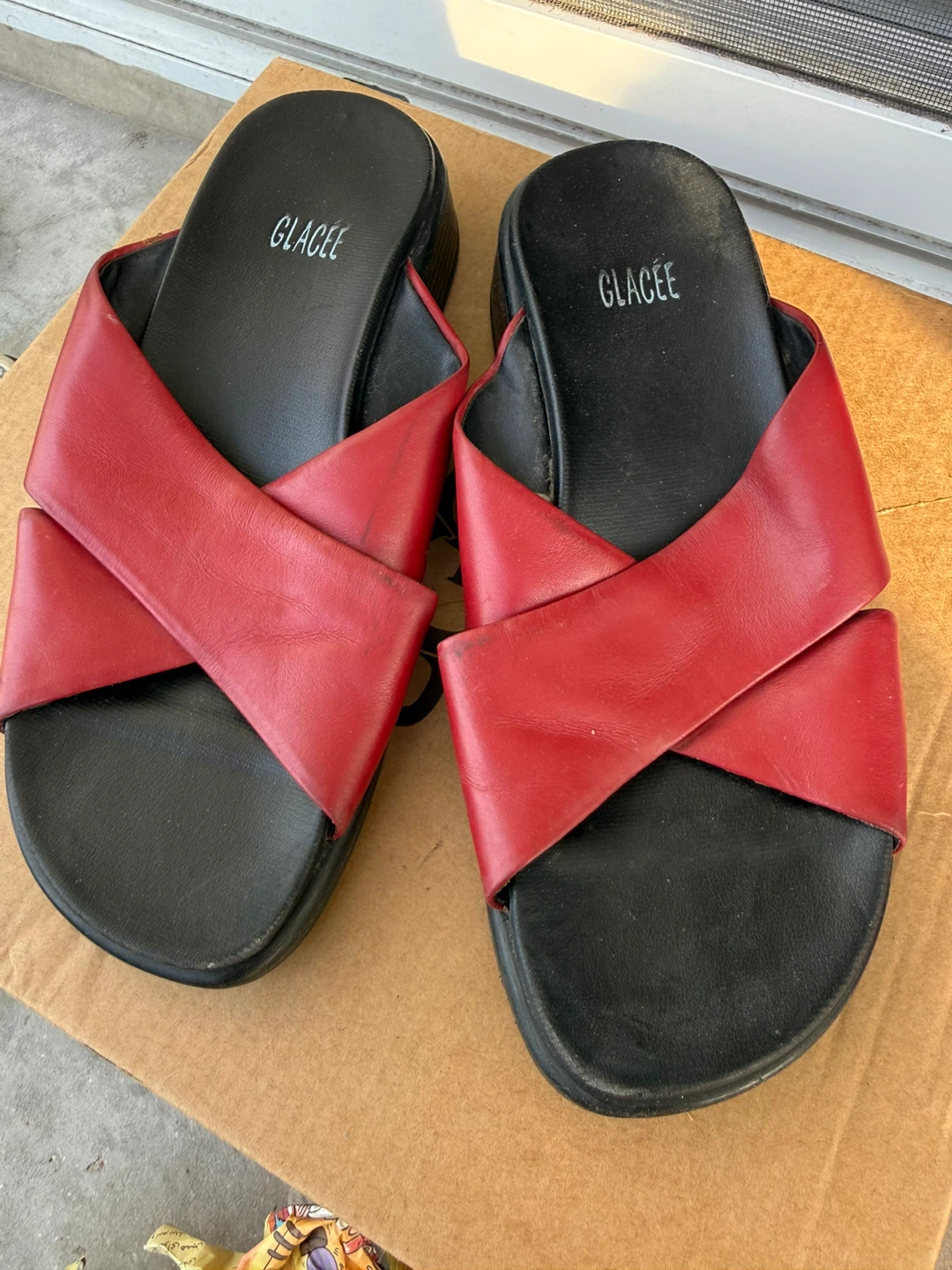 GLACEE Red and Black Slip-On Slides size 6/5