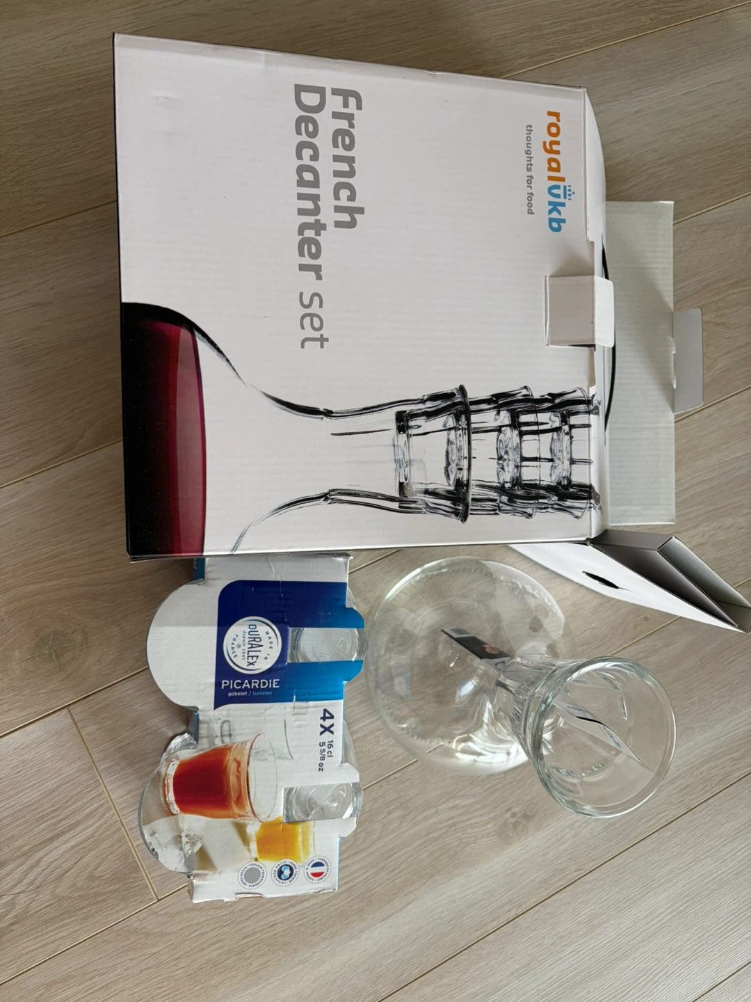 French Decanter Set with 4 Glasses